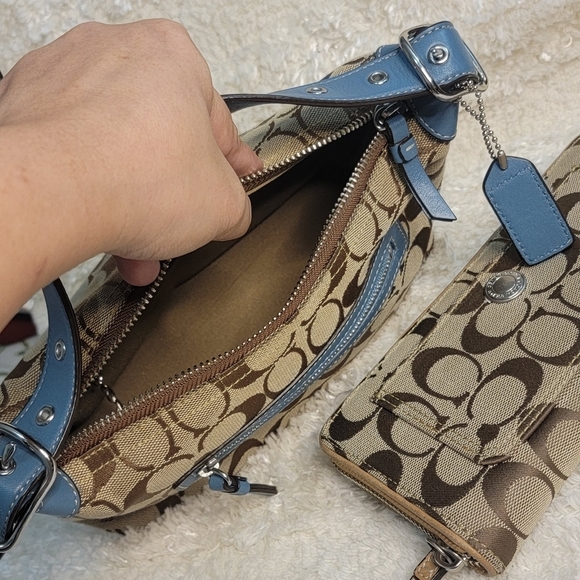 Coach Signature Bundle| CrossBody,Baguette and  Wallet in Excellent condition - Picture 12 of 17